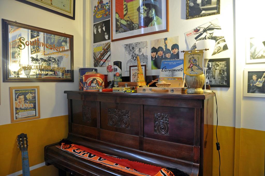 Litus Roma Hostel Lido di Ostia Exterior foto The piano at the Abbey Road Studios