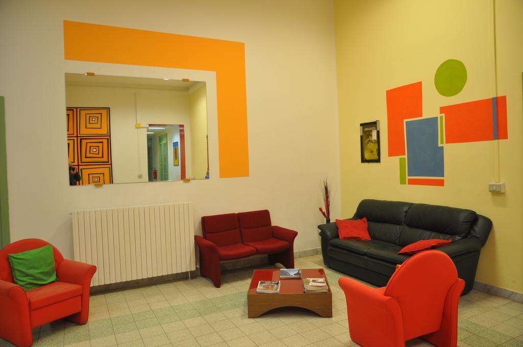 Litus Roma Hostel Lido di Ostia Exterior foto The waiting room of a dental practice