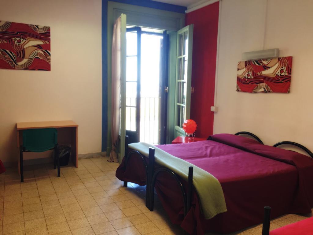 Litus Roma Hostel Lido di Ostia Exterior foto A typical room at the hostel