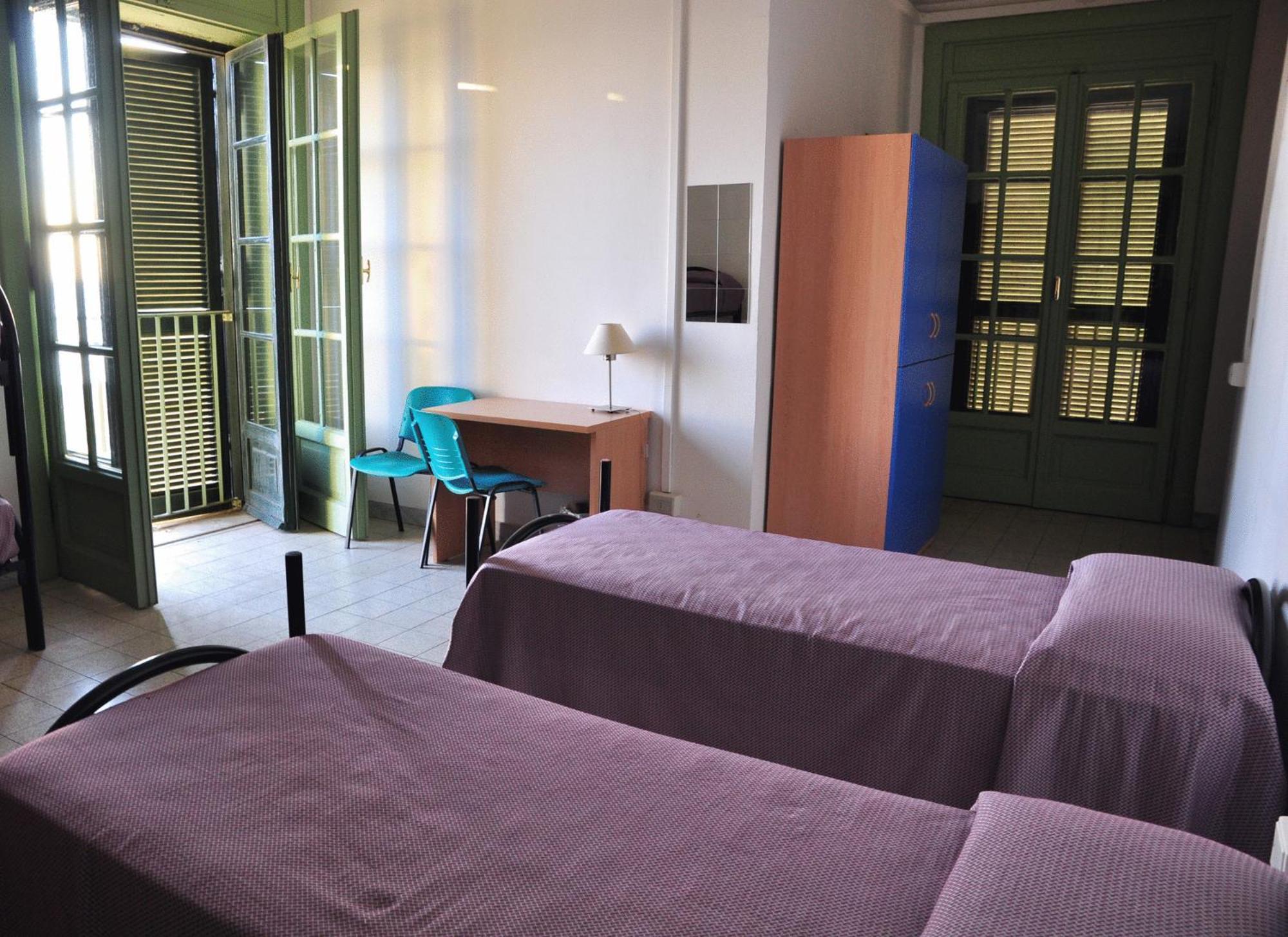 Litus Roma Hostel Lido di Ostia Exterior foto A typical bedroom in a residence hall