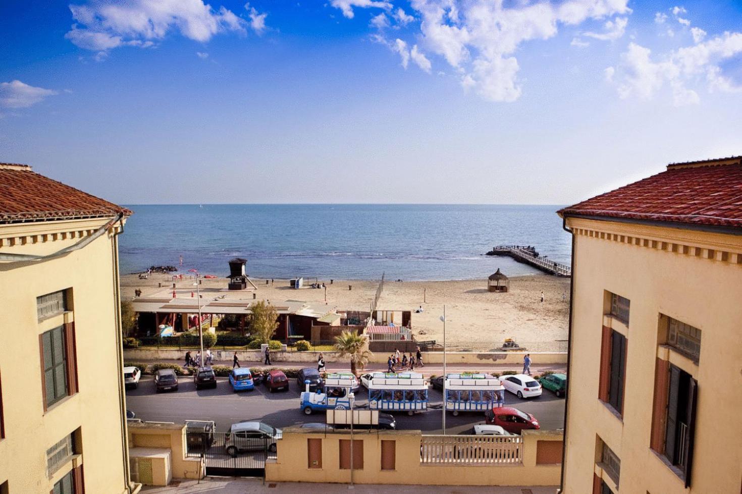Litus Roma Hostel Lido di Ostia Exterior foto The beach of Varano