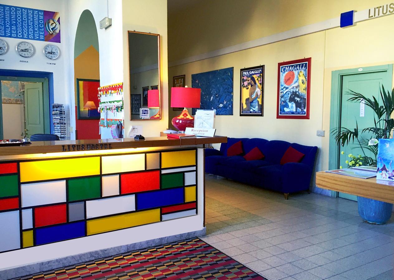 Litus Roma Hostel Lido di Ostia Exterior foto The lobby of the hotel